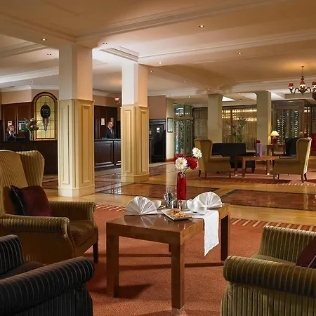Camden Court فندق