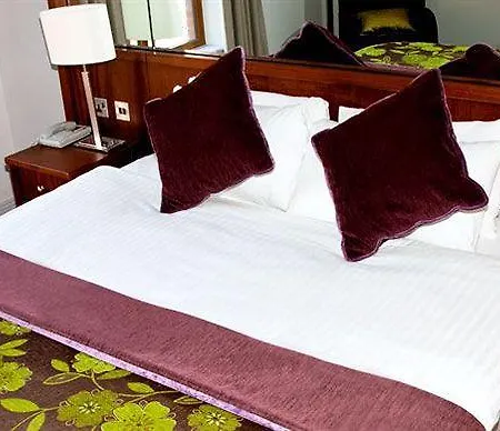 فندق Camden Court 4*