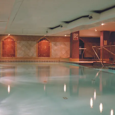 Camden Court 4*