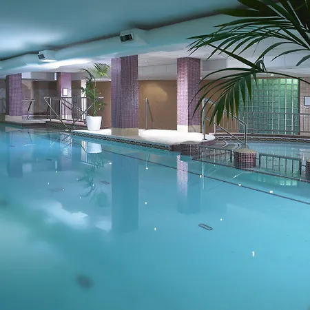 Camden Court 4*