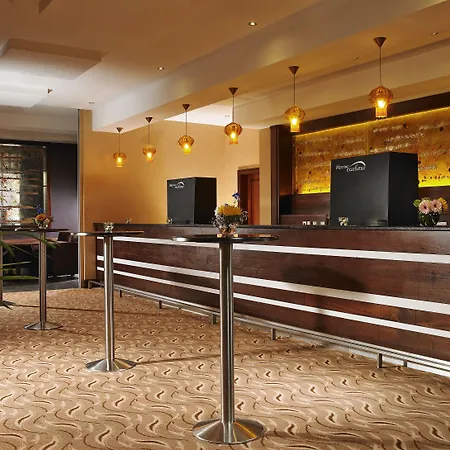 Camden Court 4*