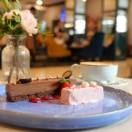 Camden Court Hotel 4*