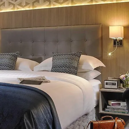 Camden Court 4*