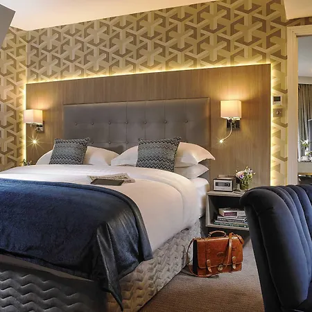 Camden Court 4*