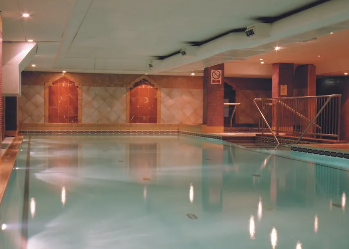 Camden Court 4*