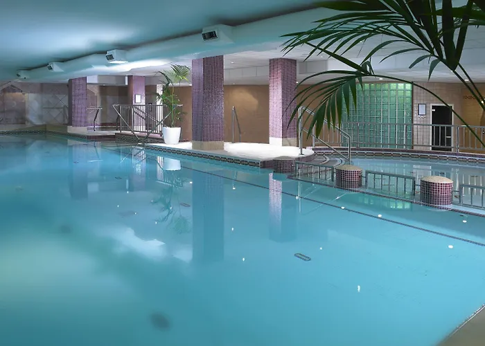 Camden Court 4*