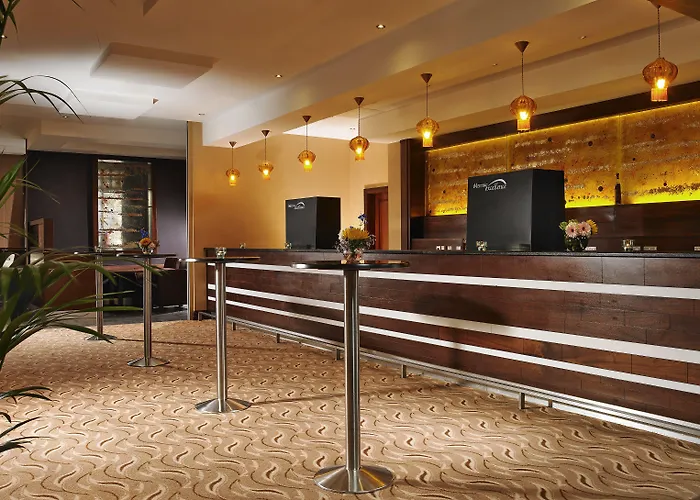 Camden Court 4*