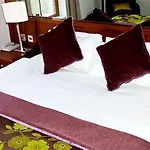 فندق Camden Court 4*